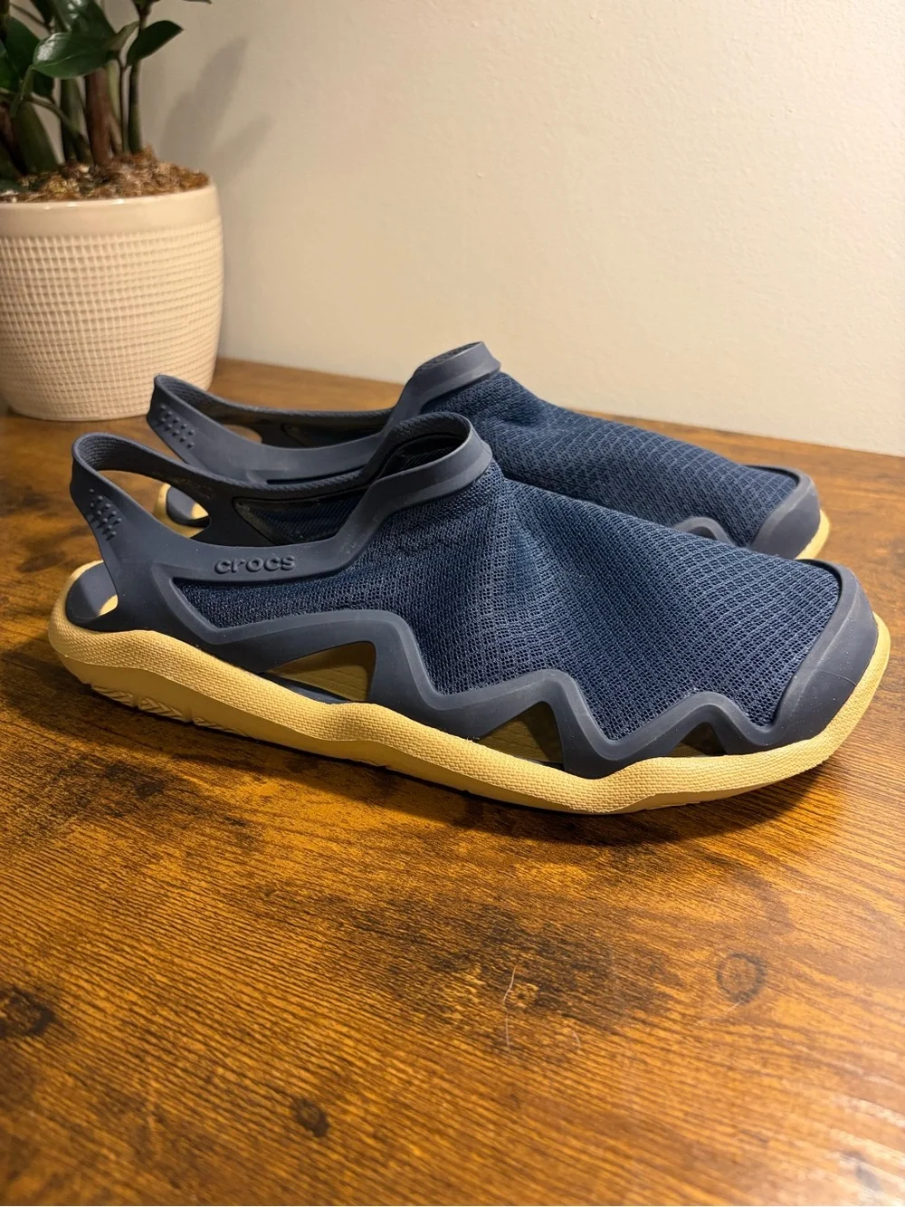 CROCS Swiftwater Mesh Wave Slip-On Sandals Water Shoes Hiking - Size 6 Navy